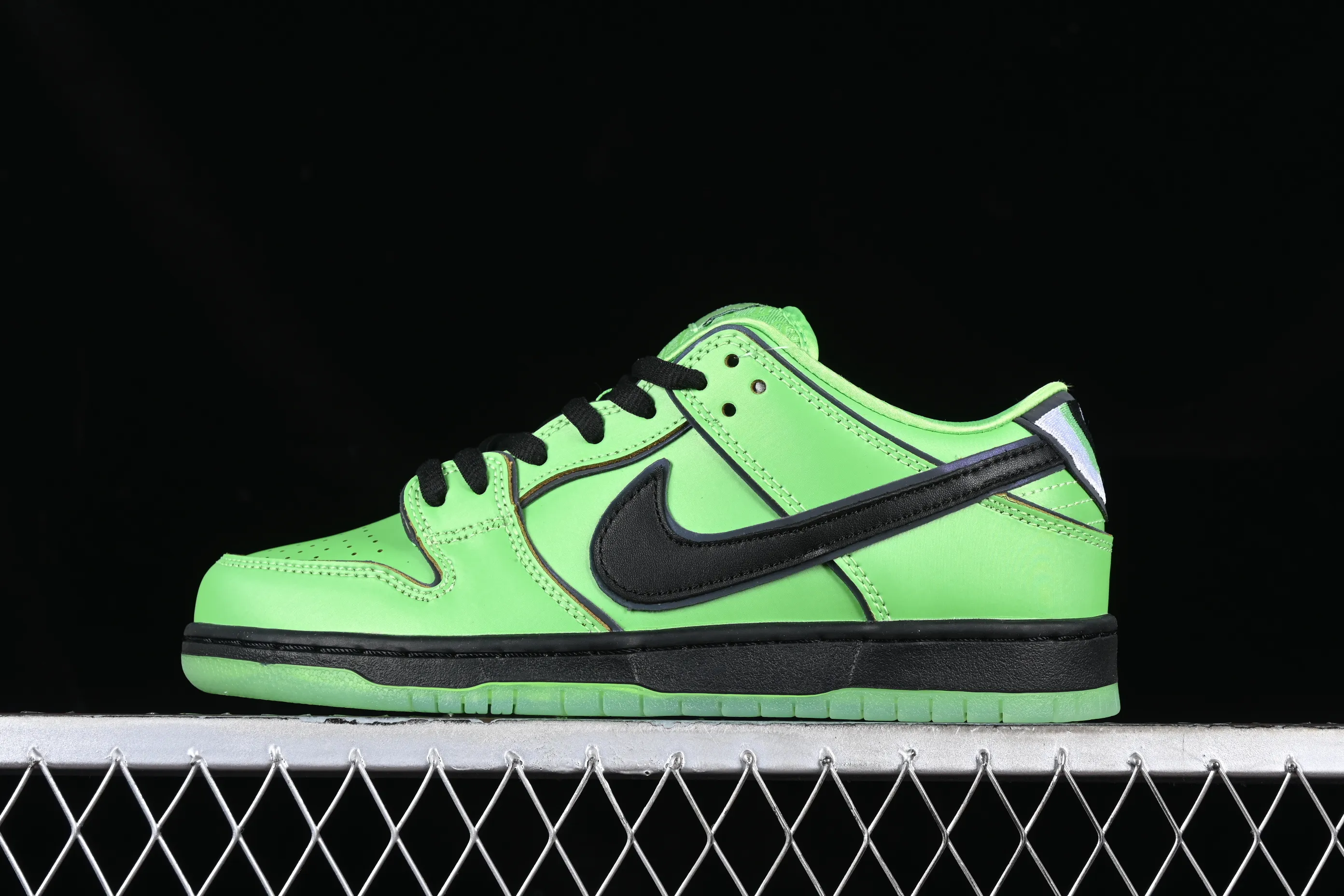All categories Nk SB Dunk Series Nk SB Dunk Low low-top sneakers F version The Powerpuff Girls x Nk SB Dunk Low Powerpuff Girls joint model low-top casual sneakers FZ8319-300